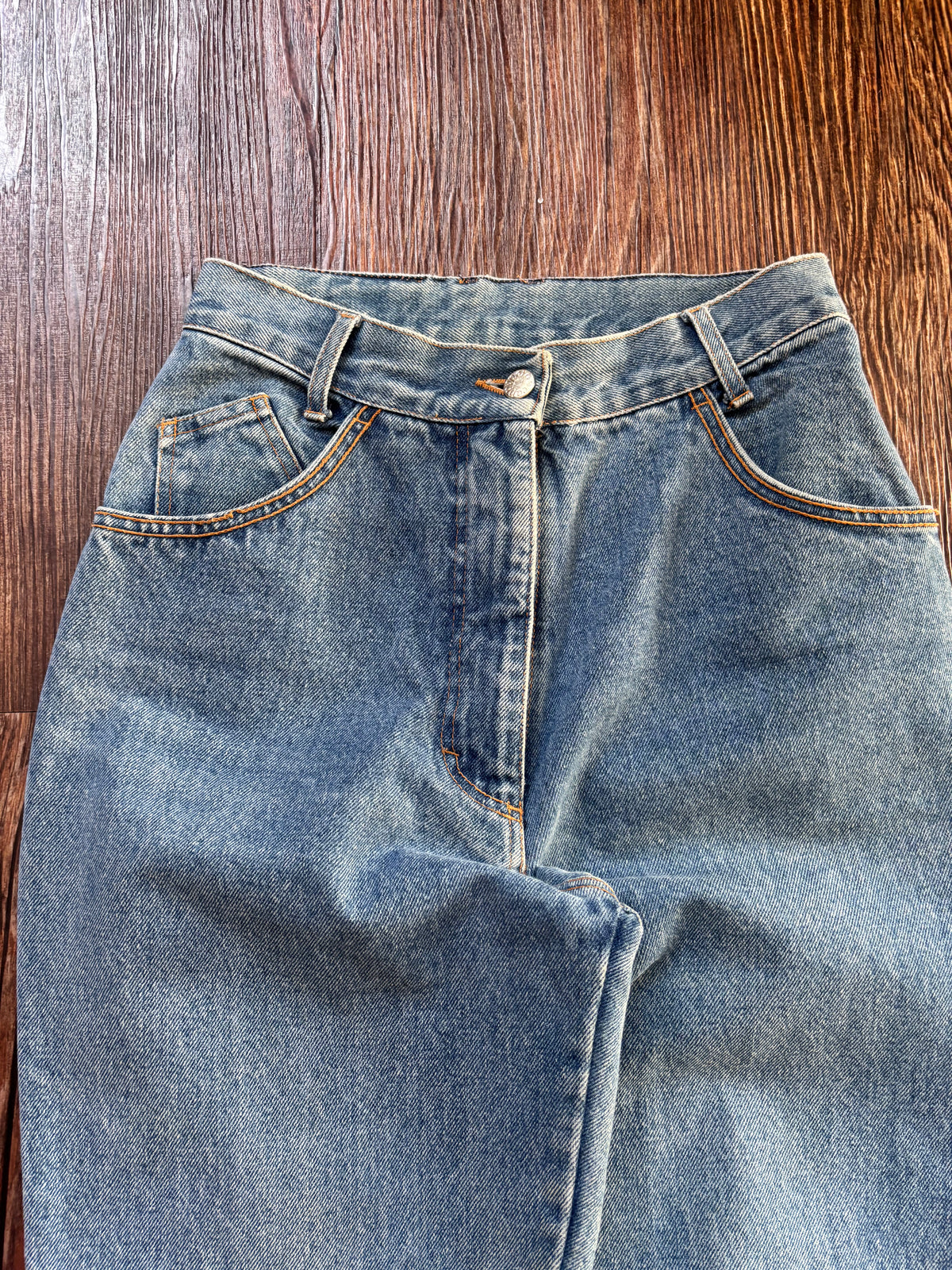 Vintage High Waist Mom Jeans – Mid Blue